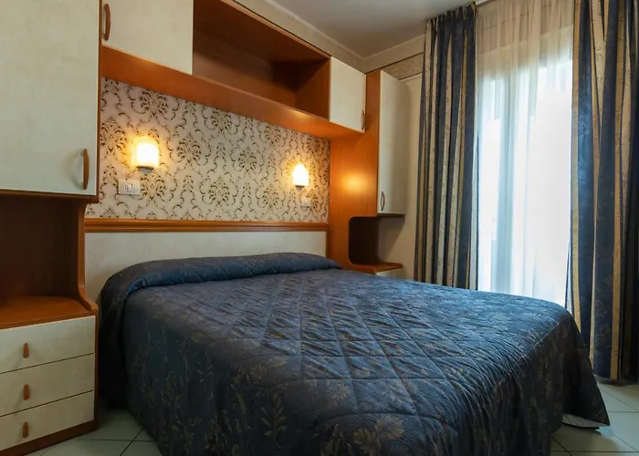 Hotell River Fronte Mare Con Piscina