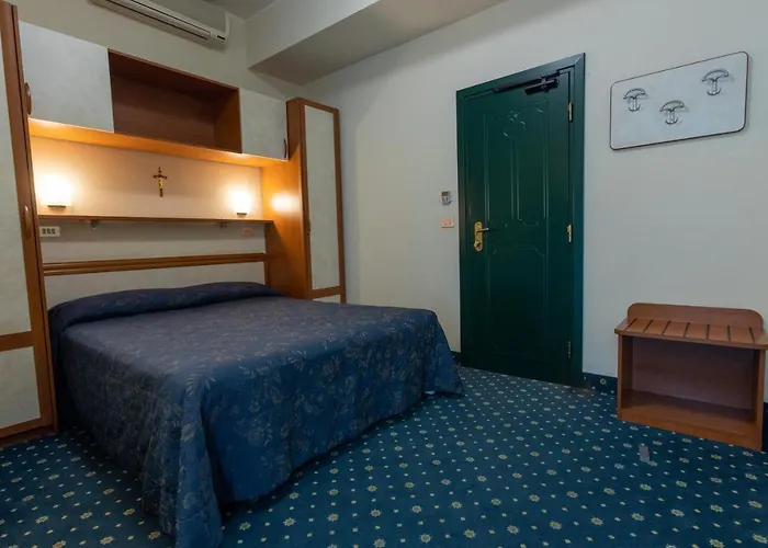 Hotell River Fronte Mare Con Piscina