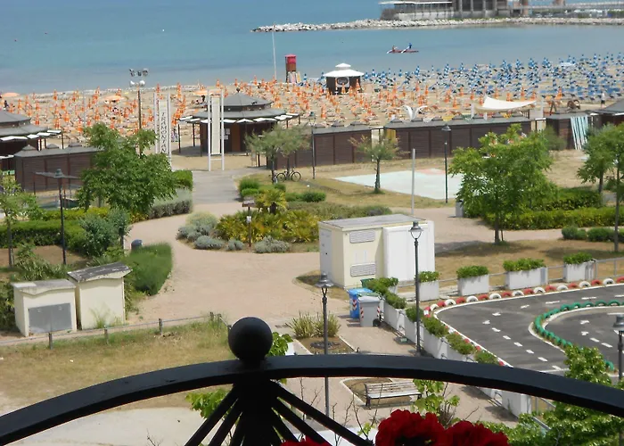 River Fronte Mare Con Piscina Hotell Rimini