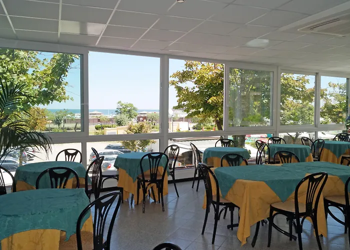 Hotell River Fronte Mare Con Piscina Rimini