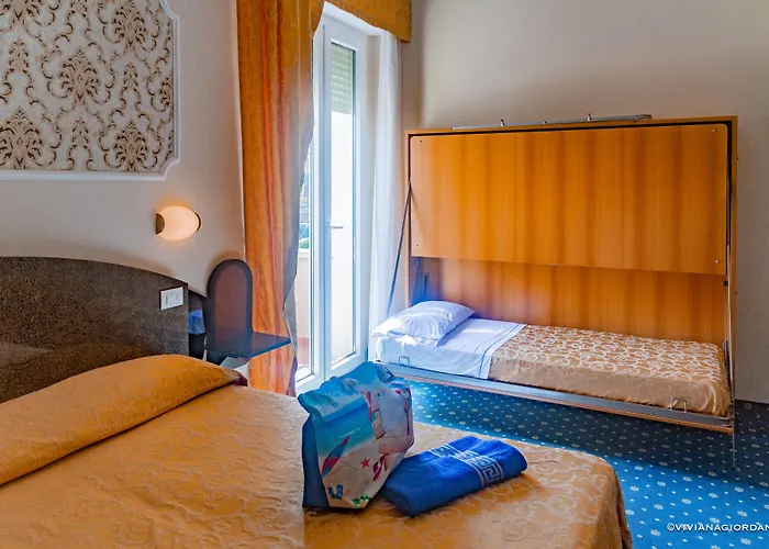 Hotell River Fronte Mare Con Piscina