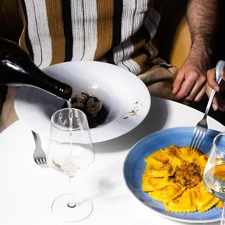 River Fronte Mare Con Piscina Hotel