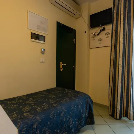 River Fronte Mare Con Piscina Rimini