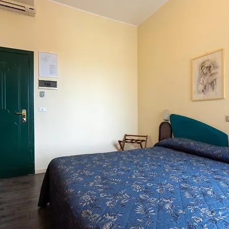 River Fronte Mare Con Piscina Hotel