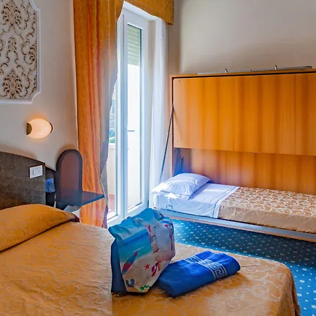 Hotel River Fronte Mare Con Piscina