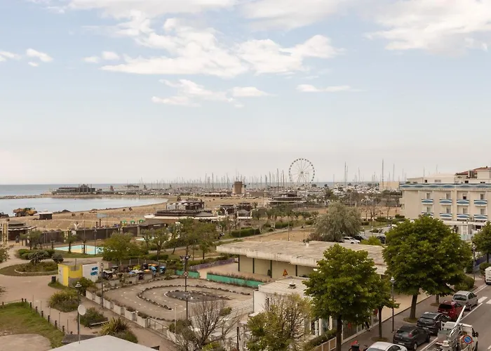 Ξενοδοχείο River Fronte Mare Con Piscina 3*