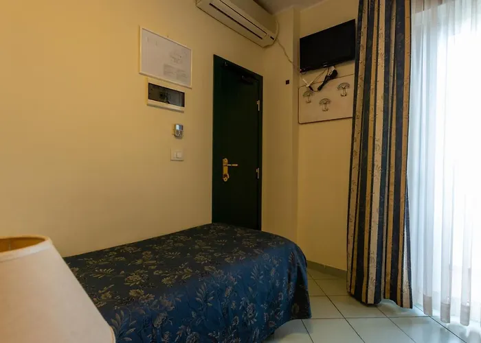 River Fronte Mare Con Piscina Ρίμινι