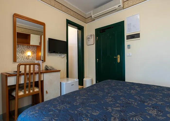 River Fronte Mare Con Piscina 3*