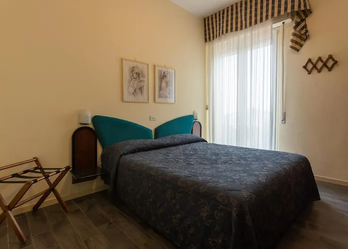 Hotel River Fronte Mare Con Piscina 3*