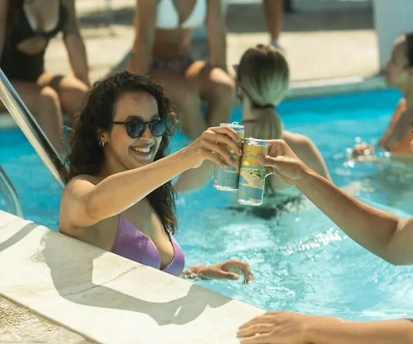 River Fronte Mare Con Piscina Ρίμινι