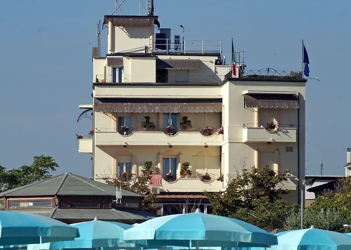 Ξενοδοχείο River Fronte Mare Con Piscina 3*