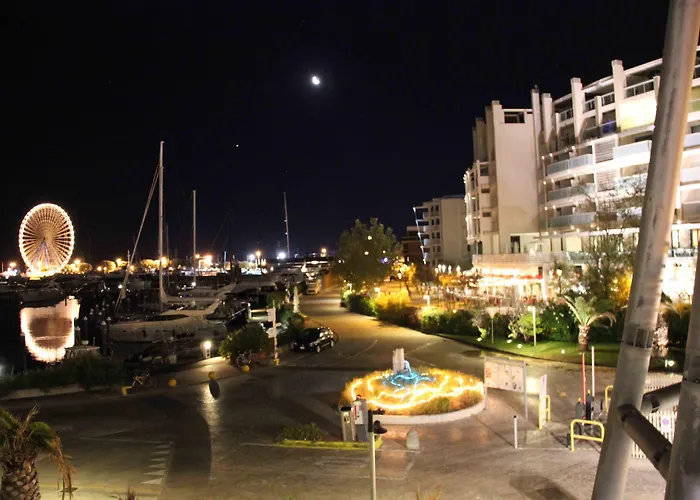 River Fronte Mare Con Piscina 3* Ρίμινι