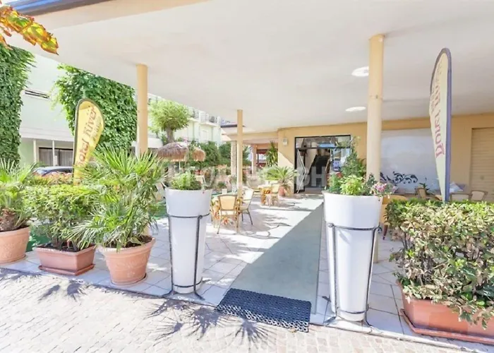 River Fronte Mare Con Piscina